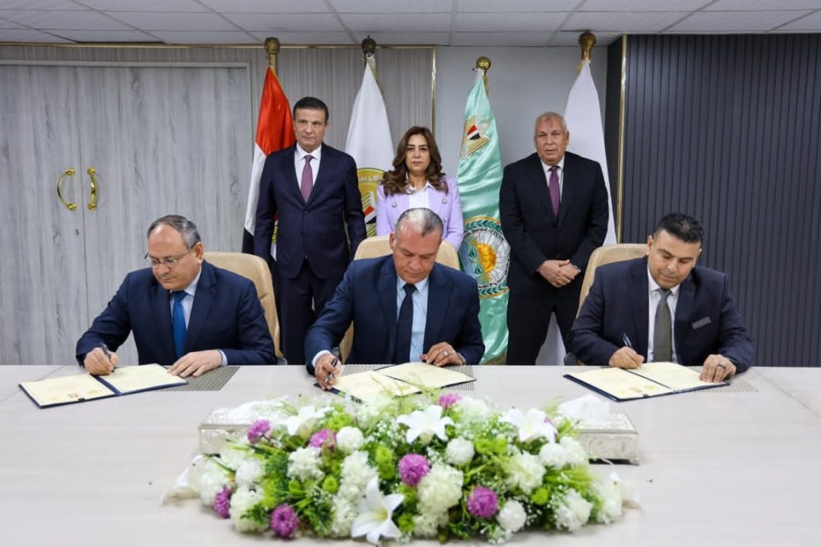 وزيرا التنمية المحلية والزراعة يشهدان توقيع بروتوكول لإنشاء أول مركز متكامل لانتاج الحرير الطبيعي