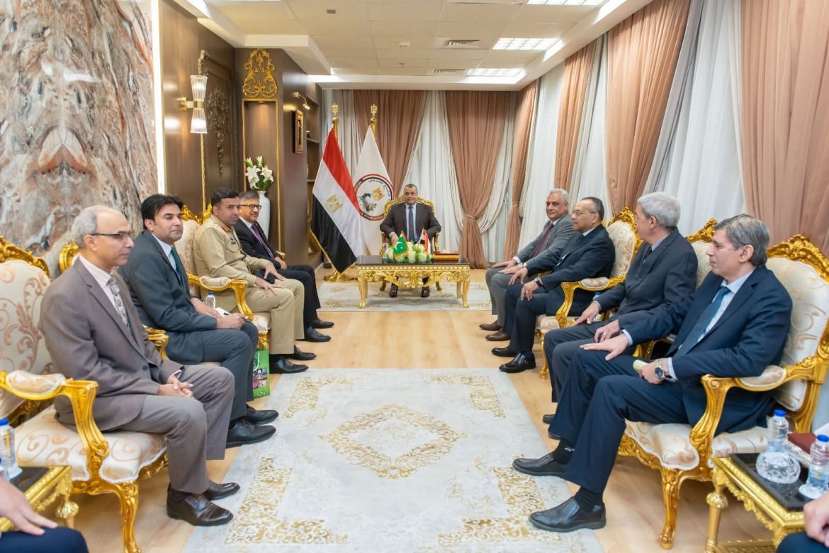 وزير الدولة للإنتاج الحربي يبحث أوجه التعاون في مجال التصنيع العسكري والمدني مع السفير الباكستاني