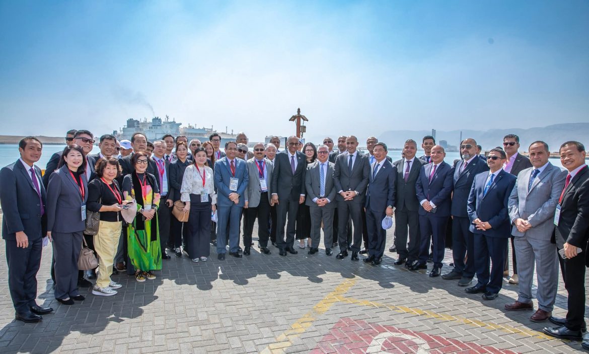 رئيس سنغافورة يزور مقر الهيئة العامة للمنطقة الاقتصادية لقناة السويس 