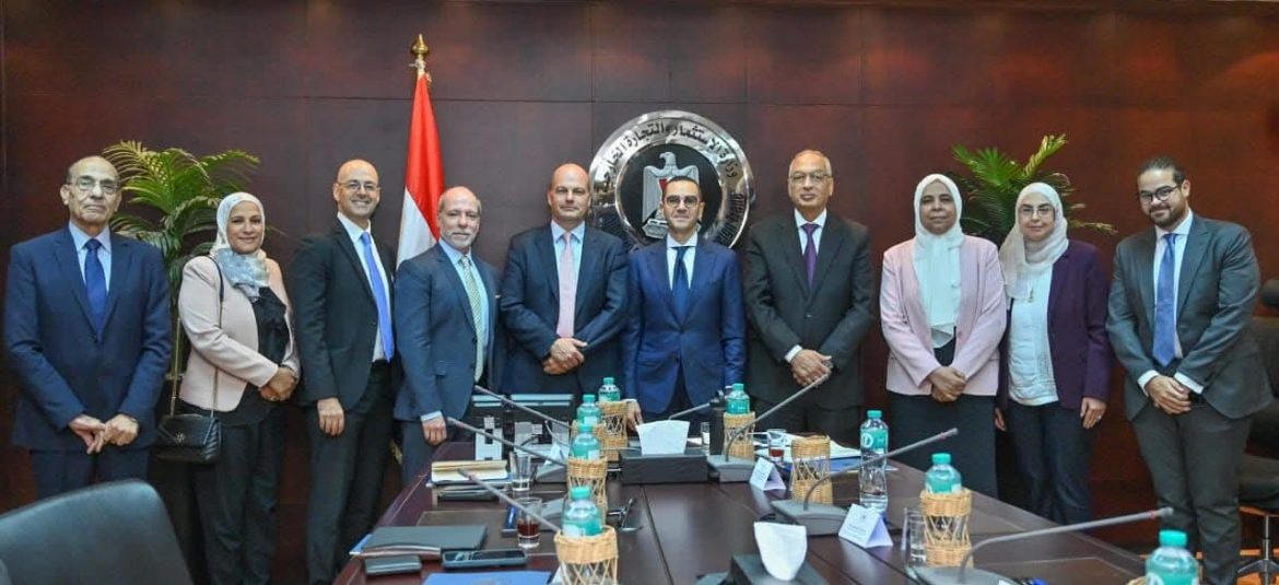 وزير الاستثمار يبحث تعزيز تنافسية التجارة والاستثمار