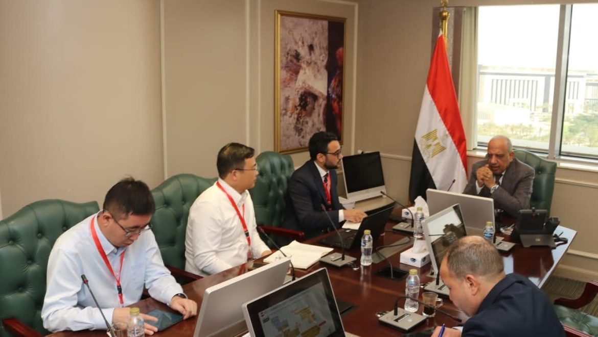 وزير الكهرباء يبحث مجريات تنفيذ مصنع بطاريات تخزين الطاقة مع مجموعة سانجرو الصينية وزير الكهرباء يبحث مجريات تنفيذ مصنع بطاريات تخزين الطاقة مع مجموعة سانجرو الصينية