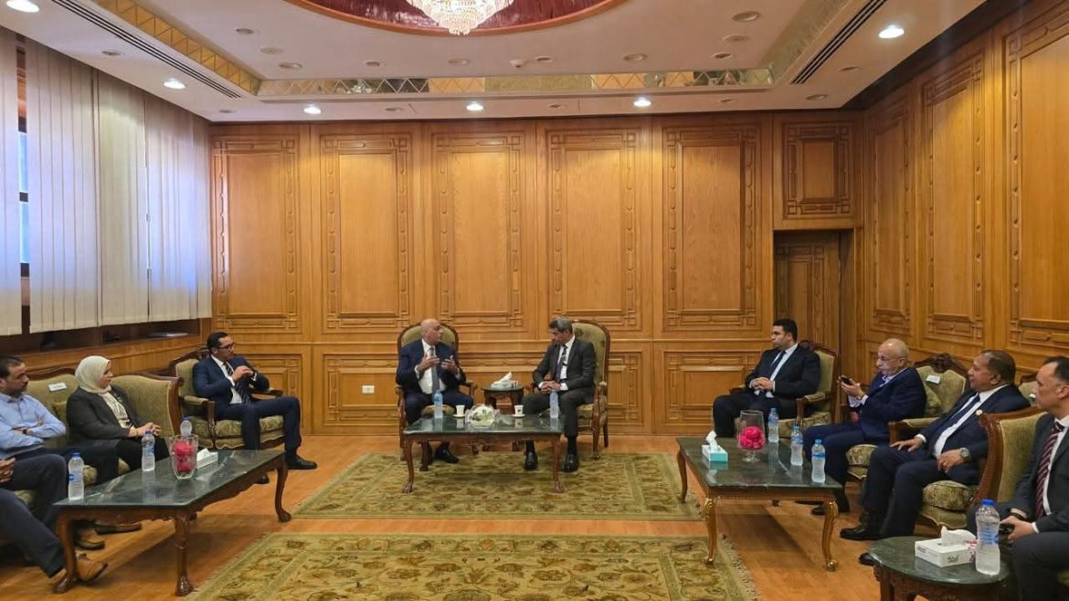 باسل رحمي: نعمل علي تقديم كل سبل الدعم في القطاعات الصناعية والانتاجية لمحافظة السويس 