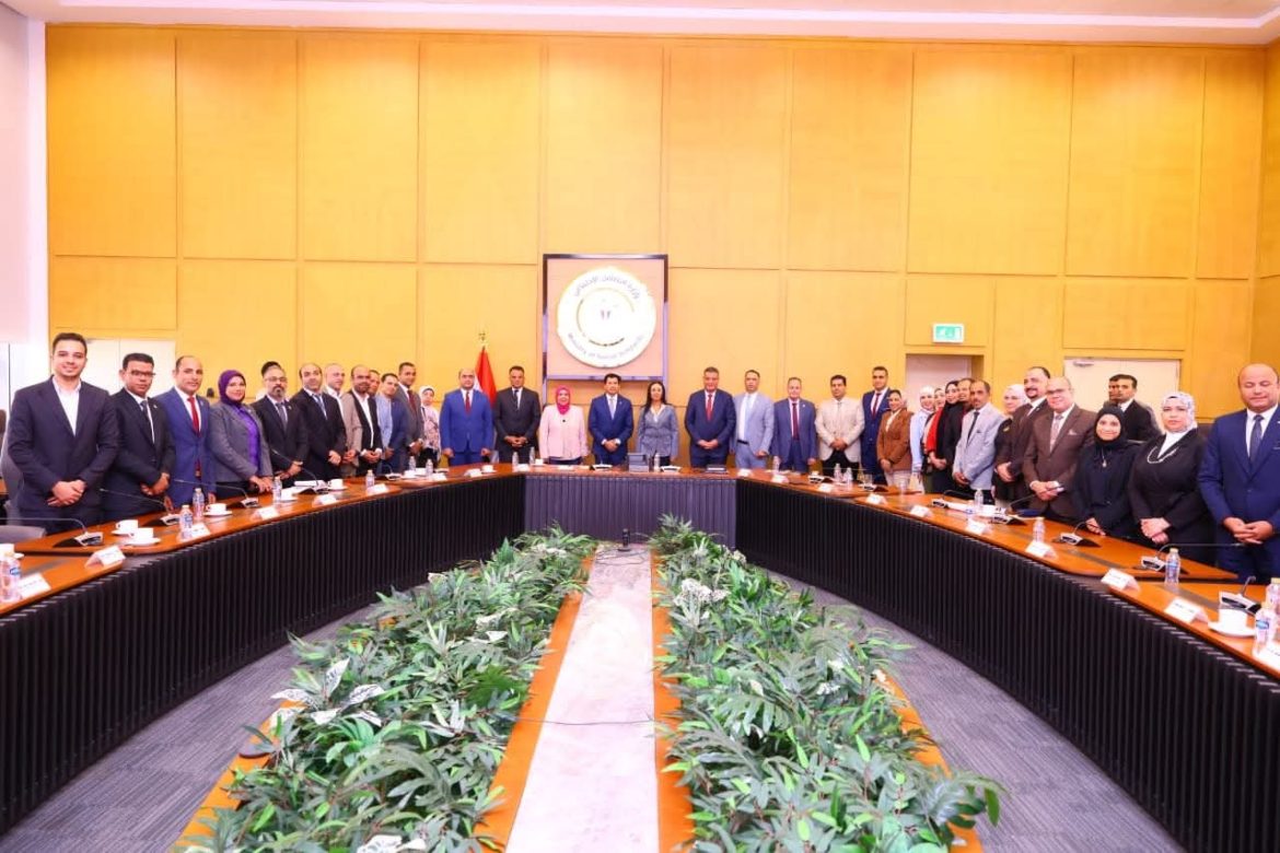وزيرا التضامن الاجتماعي والشباب يناقشان القضايا المجتمعية والتنموية مع لجنة حقوق الإنسان والتضامن وزيرا التضامن الاجتماعي والشباب يناقشان القضايا المجتمعية والتنموية مع لجنة حقوق الإنسان والتضامن
