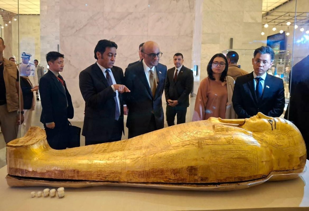 رئيس سنغافورة يزور المتحف القومي للحضارة المصرية بالفسطاط