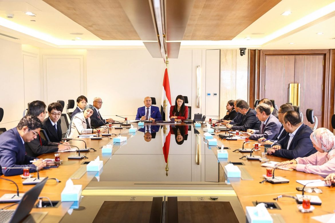 وزير النقل يوقع الاتفاقية التمويلية للخط الرابع لمترو أنفاق القاهرة مع ممثل مكتب الجايك وزير النقل يوقع الاتفاقية التمويلية للخط الرابع لمترو أنفاق القاهرة مع ممثل مكتب الجايك