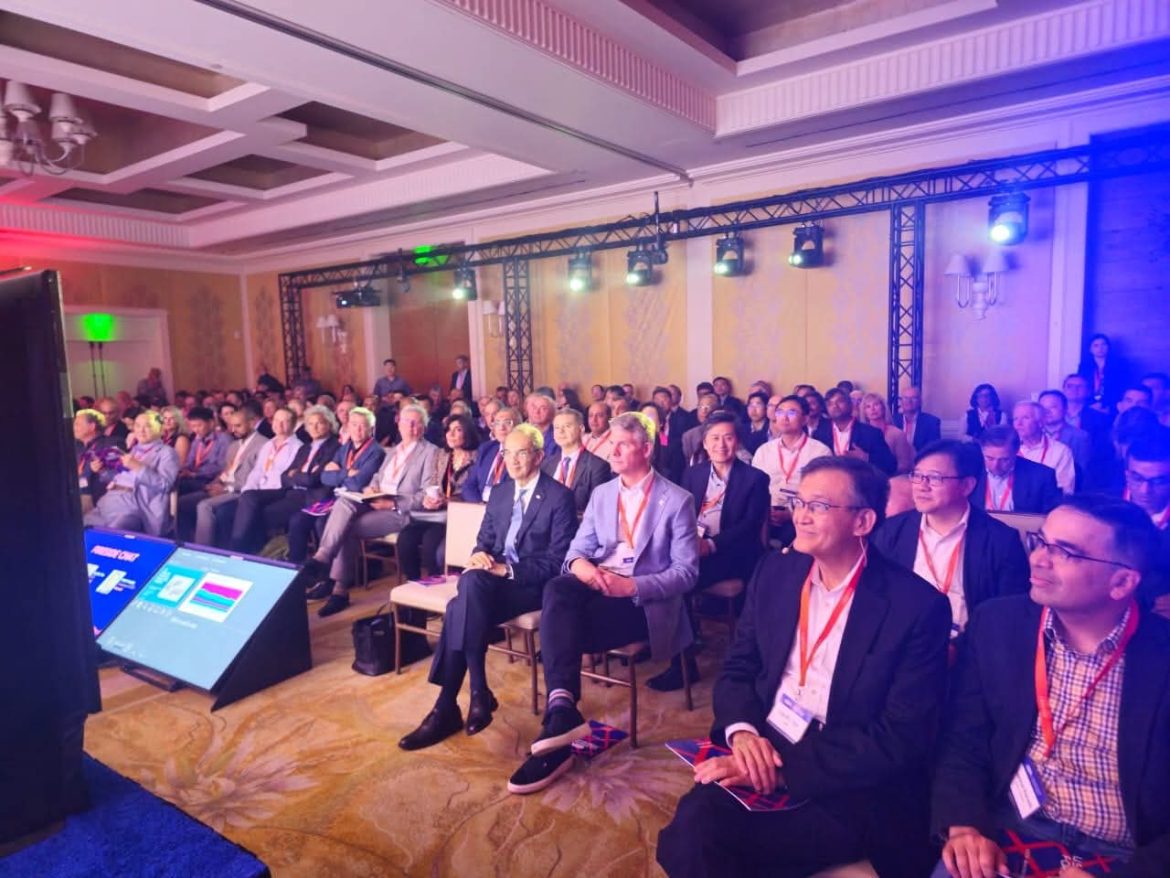 وزير الاتصالات يبحث مع شركات تصميم وتصنيع الإلكترونيات فرص الاستثمار بمصر