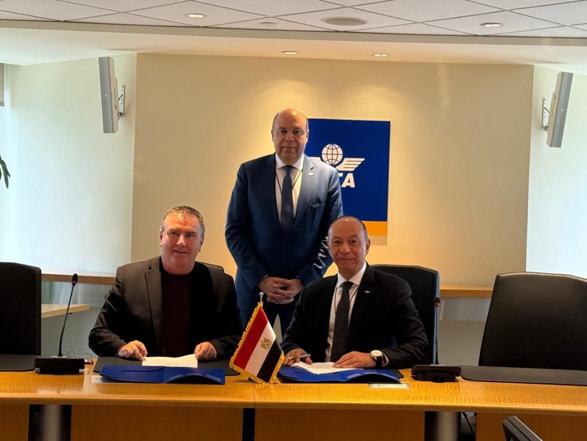 الطيران المدني والاتحاد الدولي للنقل الجوي يوقعان مذكرة تفاهم 