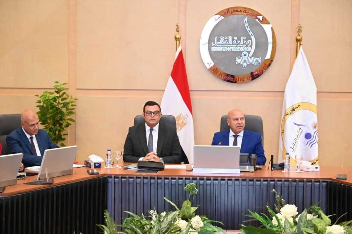 وزيرا الصناعة والإسكان يبحثان موقف ترفيق المناطق الصناعية تمهيداً لطرح الأراضي أول ديسمبر  وزيرا الصناعة والإسكان يبحثان موقف ترفيق المناطق الصناعية تمهيداً لطرح الأراضي أول ديسمبر