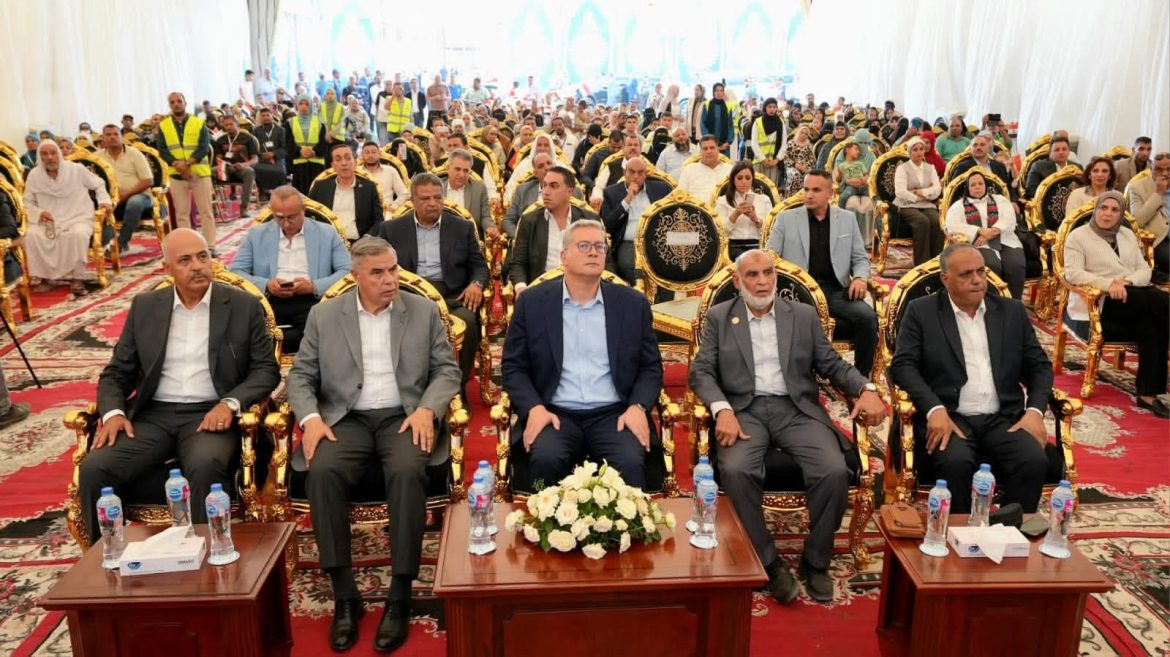 وزير البترول يفتتح مشروع تطوير عدد من القرى المحيطة بمنطقة كينج مريوط