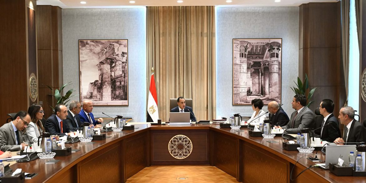 رئيس الوزراء يستعرض مستقبل صناعة السيارات الكهربائية بمصر مع «BYD Auto»