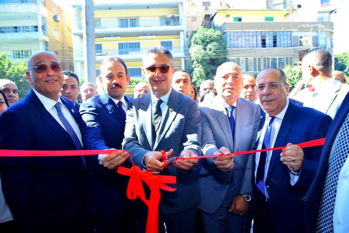 وزير التموين يفتتح أول ثلاثة فروع مطوّرة للمجمعات الاستهلاكية بالعلامة التجارية الموحدة كاري أون