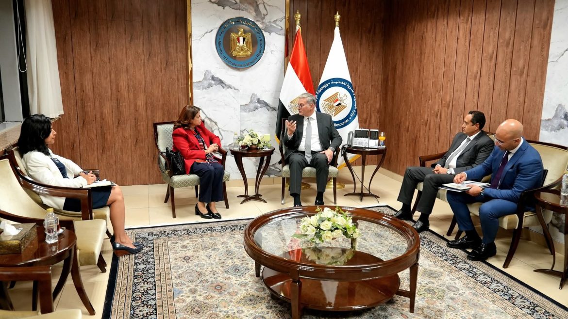 وزير البترول يستعرض خطط شل العالمية في البحث وإنتاج الغاز في مصر