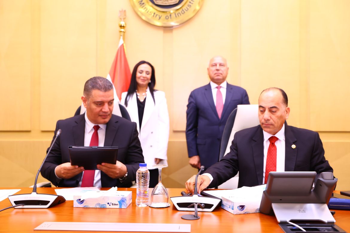 وزارتا الصناعة والتضامن الاجتماعي توقعان بروتوكول تعاون  وزارتا الصناعة والتضامن الاجتماعي توقعان بروتوكول تعاون