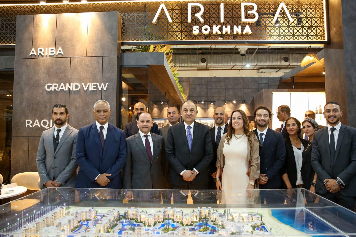 وزير قطاع الأعمال يستعرض مشروعات جادينا وأريبا بمعرض سيتي سكيب مصر