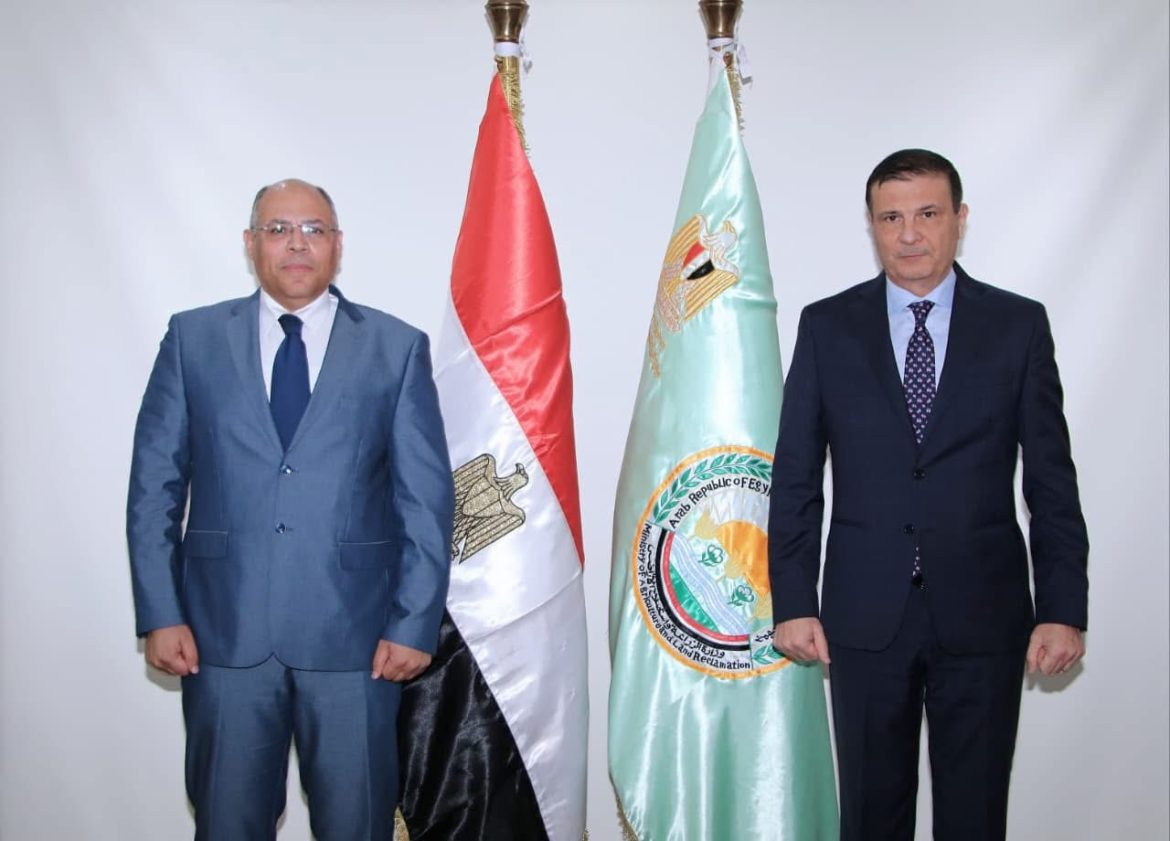 وزير الزراعة يبحث مع سفير مصر لدى الكويت تعزيز التعاون الزراعي وزير الزراعة يبحث مع سفير مصر لدى الكويت تعزيز التعاون الزراعي