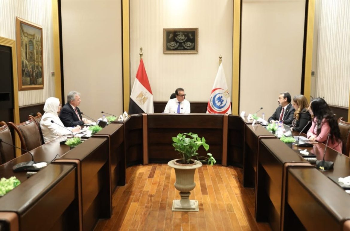 وزير الصحة يتابع ملف السياحة العلاجية وزير الصحة يتابع ملف السياحة العلاجية