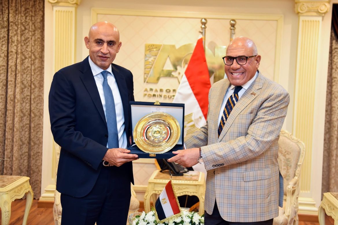 رئيس الهيئة العربية للتصنيع ووزير التعليم يبحثان تعزيز التعاون في مجالات التعليم التفاعلي والذكاء الاصطناعي