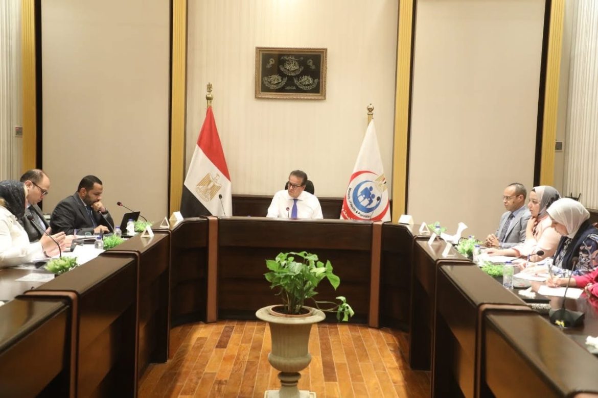 وزير الصحة يتابع تقدم البرنامج الوطني لمكافحة الإيدز