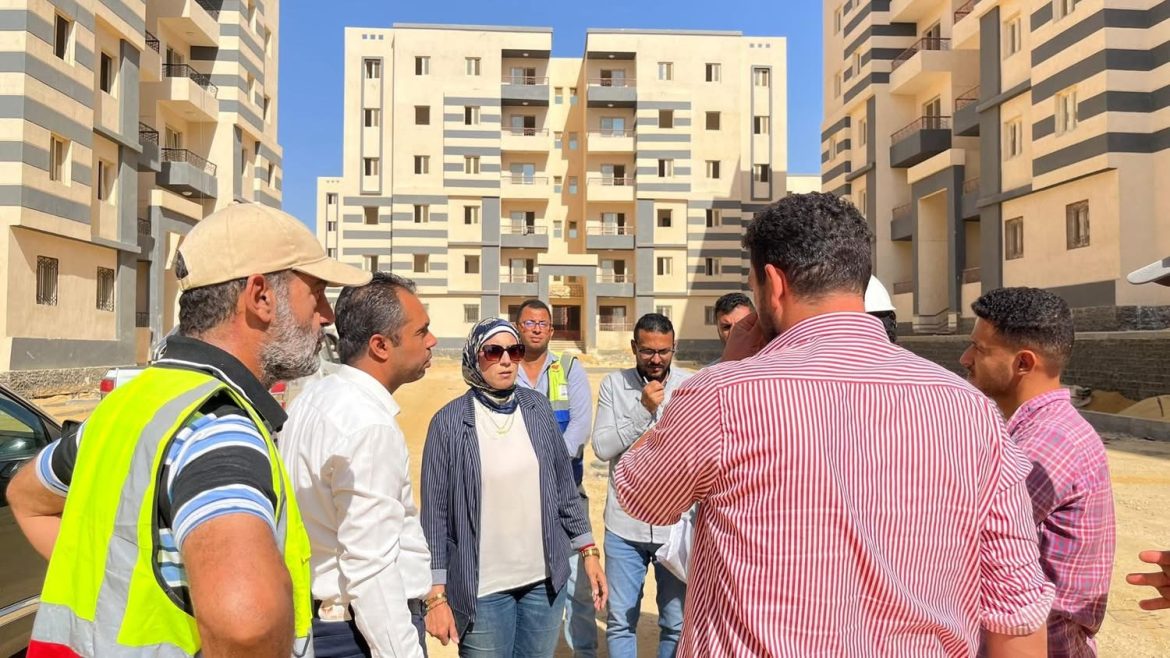 وزير الإسكان يتابع سير العمل بالمشروعات الخدمية والبنية الأساسية بالمرحلة العاجلة بمدينة السويس الجديدة وزير الإسكان يتابع سير العمل بالمشروعات الخدمية والبنية الأساسية بالمرحلة العاجلة بمدينة السويس الجديدة