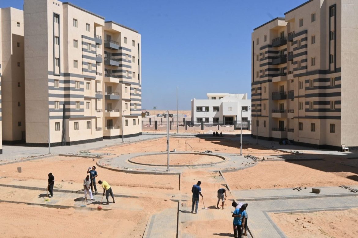 وزير الإسكان:تنفيذ 90% من 6994 وحدة سكنية بمبادرة “سكن لكل المصريين” بالعاشر من رمضان وزير الإسكان:تنفيذ 90% من 6994 وحدة سكنية بمبادرة "سكن لكل المصريين" بالعاشر من رمضان