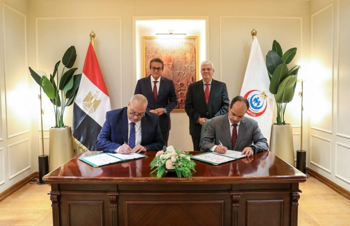 وزارة الصحة توقع 5 بروتوكولات تعاون لدعم الأطباء وتطوير سكنهم وبناء قدراتهم المهنية وزارة الصحة توقع 5 بروتوكولات تعاون لدعم الأطباء وتطوير سكنهم وبناء قدراتهم المهنية
