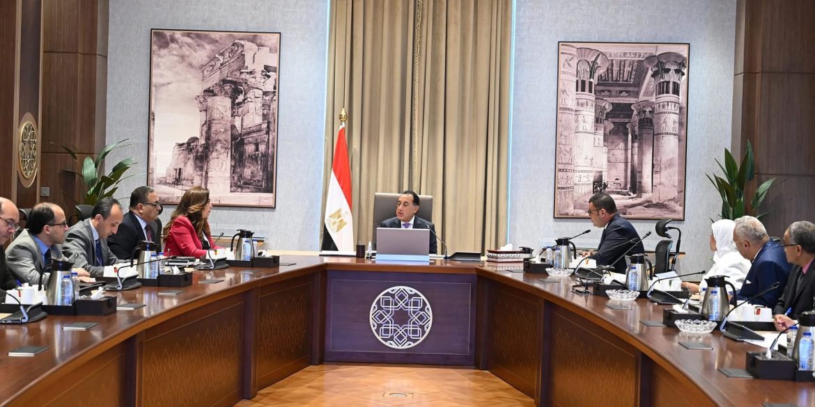 رئيس الوزراء يوجه بسرعة إجراء حصر دقيق بجميع العقارات الآيلة للسقوط رئيس الوزراء يوجه بسرعة إجراء حصر دقيق بجميع العقارات الآيلة للسقوط
