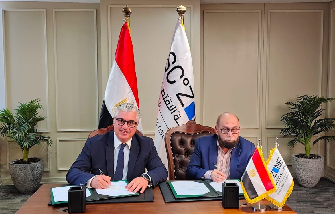 رئيس اقتصادية قناة السويس يوقع عقد مشروع شركة “إنترلووب جروب” الباكستانية لصناعة الملابس الجاهزة