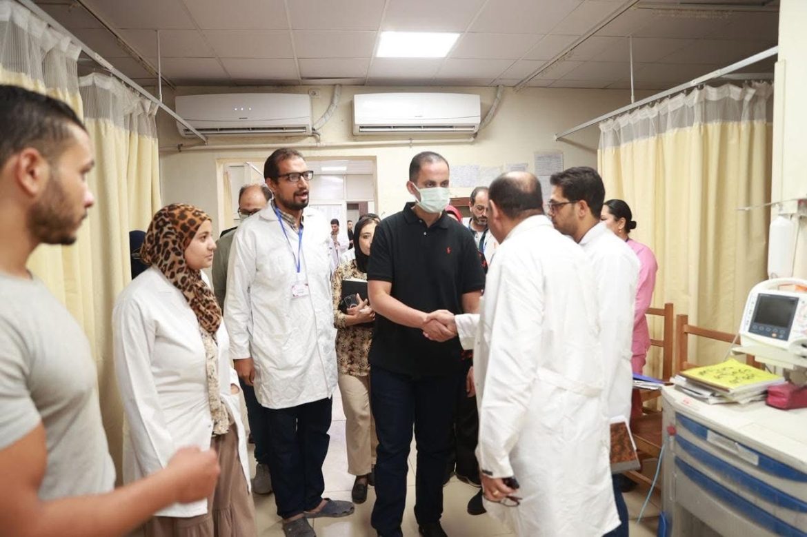 نائب وزير الصحة يجري جولة تفقدية مفاجئة لمستشفيي التأمين الصحي والصدر بالمنيا نائب وزير الصحة يجري جولة تفقدية مفاجئة لمستشفيي التأمين الصحي والصدر بالمنيا