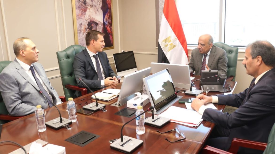 وزير الكهرباء: نعمل مع الشركاء على رفع الوعي بأهمية كفاءة الطاقة وترشيد الاستهلاك وزير الكهرباء: نعمل مع الشركاء على رفع الوعي بأهمية كفاءة الطاقة وترشيد الاستهلاك