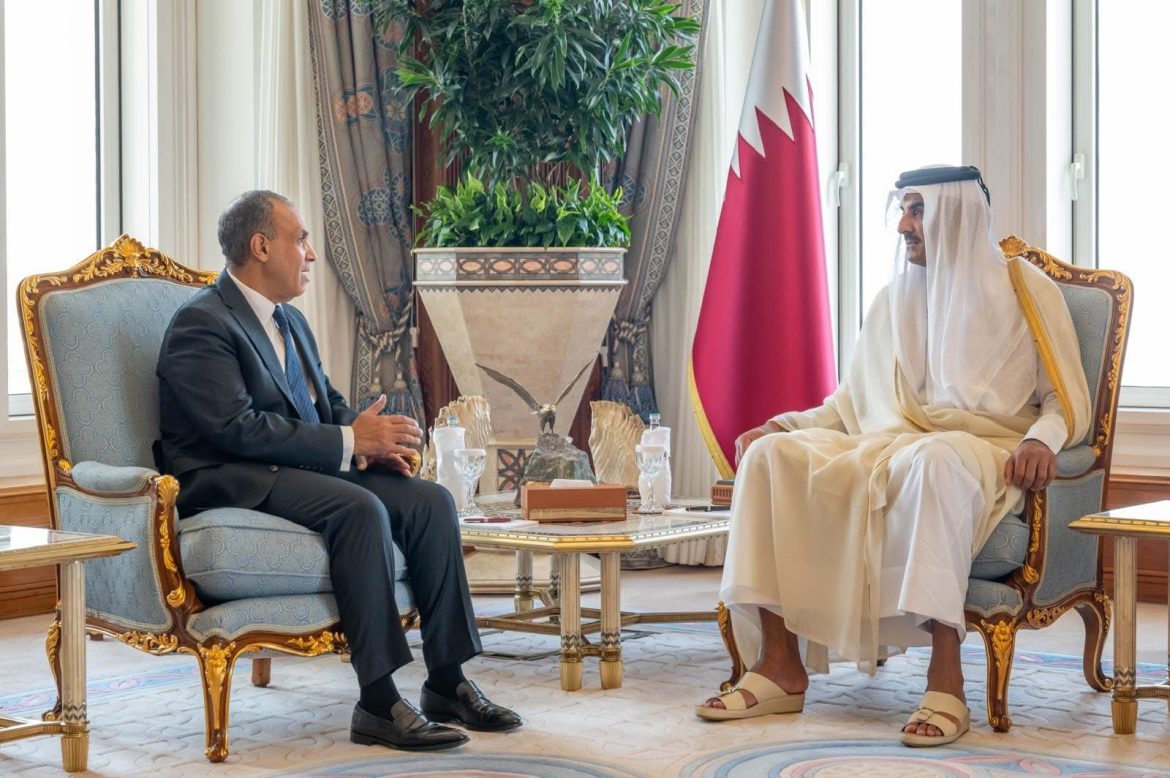 وزير الخارجية ينقل رسالة تضامن ودعم من الرئيس إلى أمير دولة قطر الشقيقة وزير الخارجية ينقل رسالة تضامن ودعم من الرئيس إلى أمير دولة قطر الشقيقة