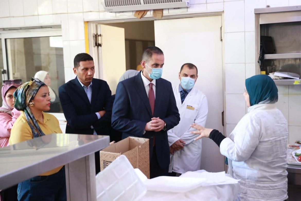 نائب وزير الصحة يحيل أطقم الاستقبال والطوارئ بمستشفى القاهرة الجديدة للتحقيق نائب وزير الصحة يحيل أطقم الاستقبال والطوارئ بمستشفى القاهرة الجديدة للتحقيق