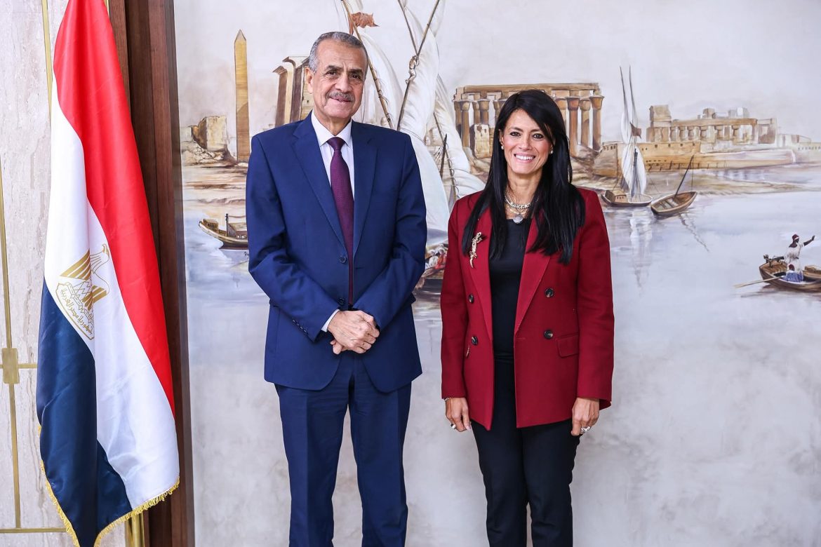 وزيرة التخطيط تتابع استعدادات الجهاز المركزي للتعبئة لإجراء التعداد العام للسكان والإسكان وزيرة التخطيط تتابع استعدادات الجهاز المركزي للتعبئة لإجراء التعداد العام للسكان والإسكان