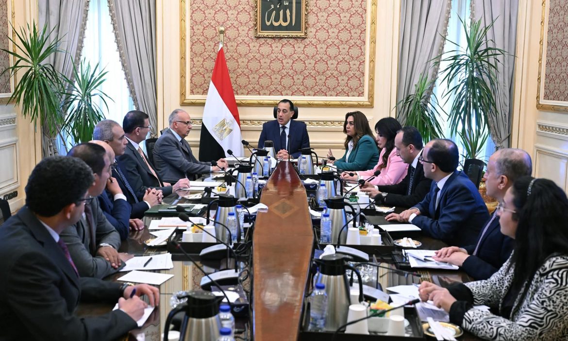 رئيس الوزراء يُتابع الخطة التنفيذية لمنظومة تطهير المجاري المائية