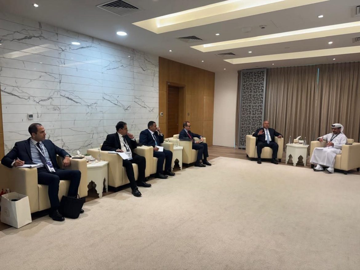 وزير النقل يتابع الموقف التنفيذي للمشروعات المشتركة مع مجموعة موانئ أبوظبي