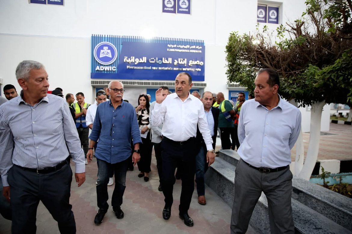 وزير قطاع الأعمال: شركات الأدوية التابعة للوزارة تمتلك قدرات تؤهلها لفتح أسواق تصديرية جديدة