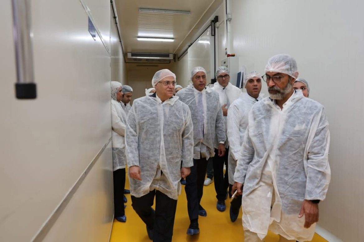 رئيس هيئة الدواء يتفقد مصنع بيوجينيريك بالعاشر من رمضان ويشيد بدوره في توطين الصناعة