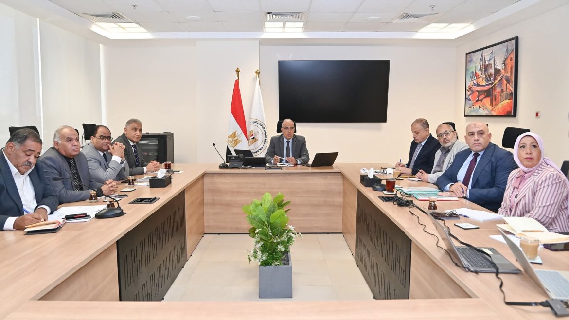 وزير الموارد المائية: إنشاء منظومة رقمية لمتابعة تطهيرات الترع والمصارف