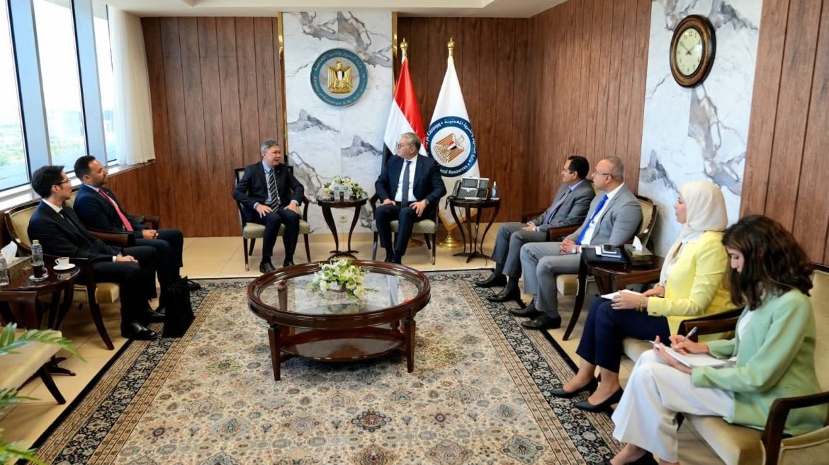 وزير البترول يبحث تعزيز الشراكة الاستراتيجية في مجال الغاز الطبيعي مع بتروناس الماليزية