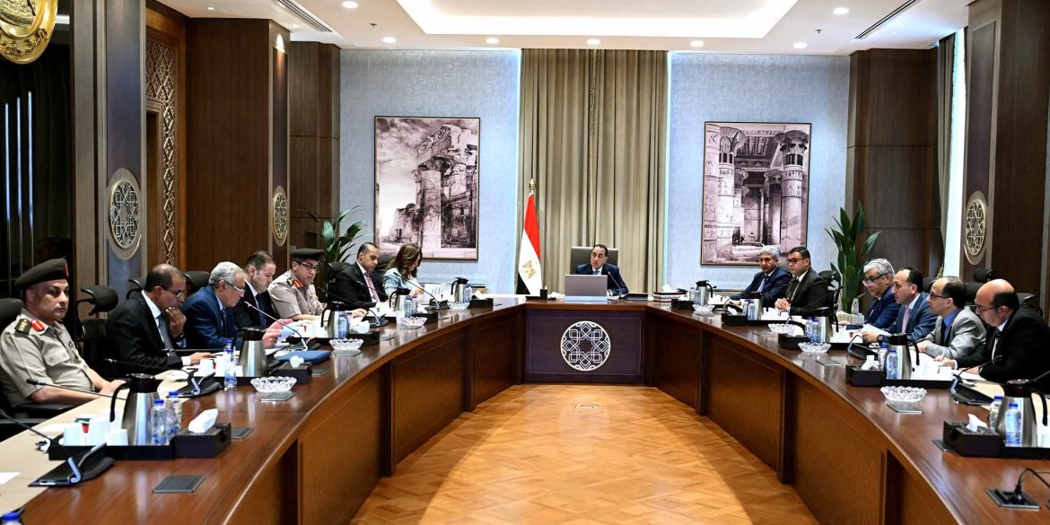 رئيس الوزراء: الموافقة على تقنين أوضاع 160 كنيسة ومبنى تابعاً رئيس الوزراء: الموافقة على تقنين أوضاع 160 كنيسة ومبنى تابعاً