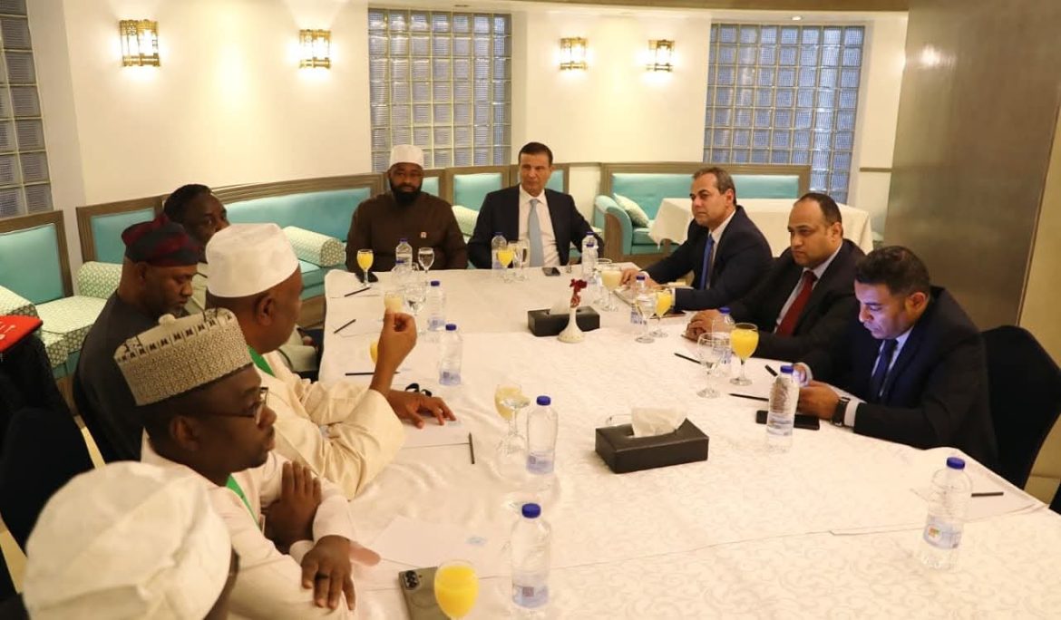 وزير الزراعة يبحث مع وفد نيجيري رفيع المستوى تعزيز التعاون ونقل الخبرات