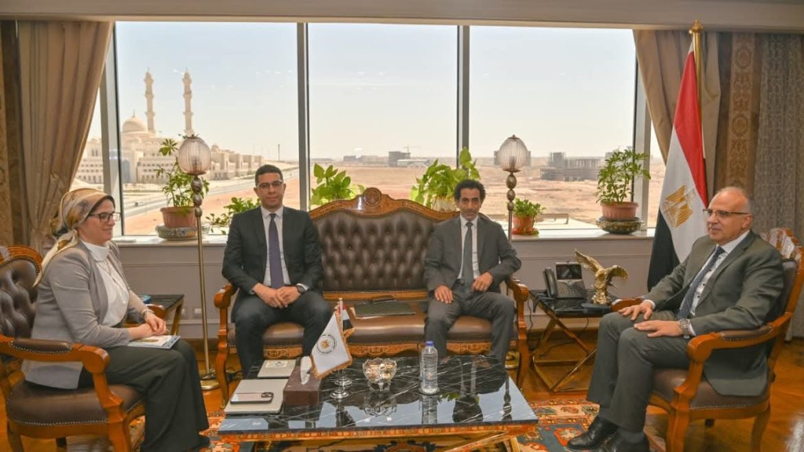 وزير الري يبحث تعزيز التعاون بين الوزارة ومنظمة التعاون الإسلامي لتنمية مصادر المياه 