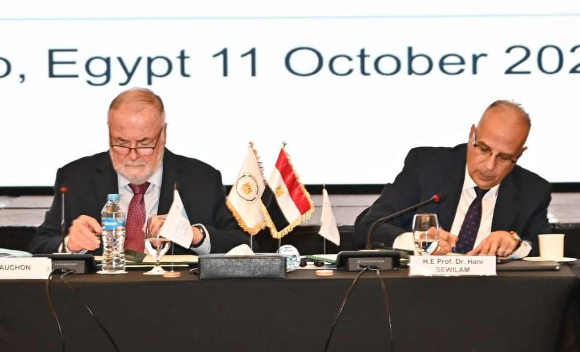 وزير الري يوقع مذكرة تفاهم بين الوزارة والمجلس العالمي للمياه