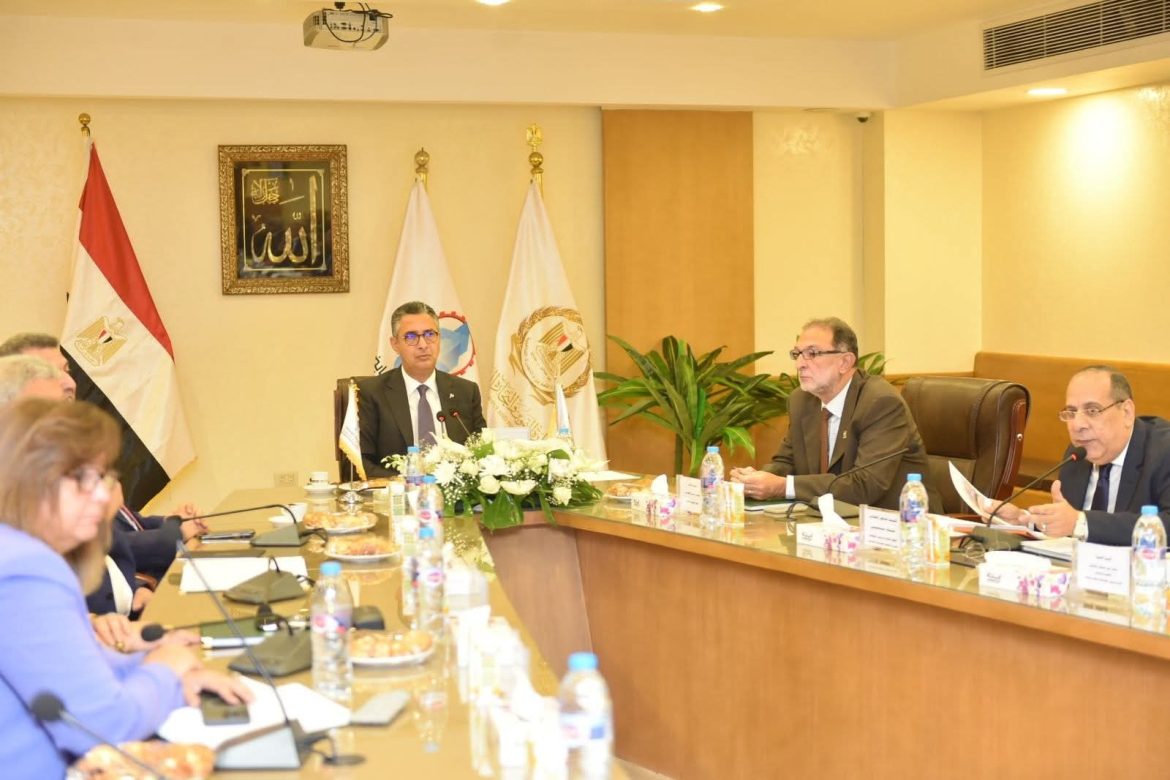 وزير التموين يترأس اجتماع الجمعية العامة للشركة القابضة للصناعات الغذائية