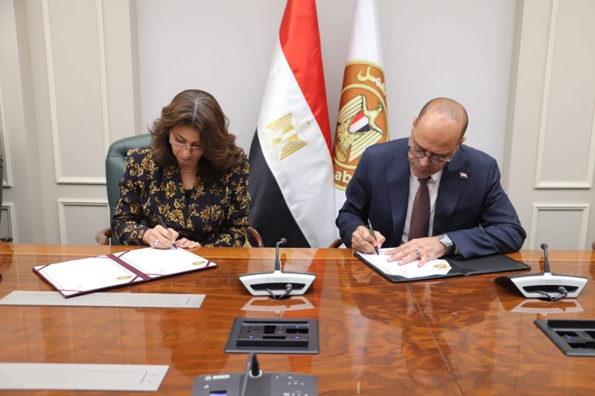 وزير العمل يوقع بروتوكول تعاون لدعم التدريب وبناء القدرات مع الجامعة المصرية الصينية وزير العمل يوقع بروتوكول تعاون لدعم التدريب وبناء القدرات مع الجامعة المصرية الصينية