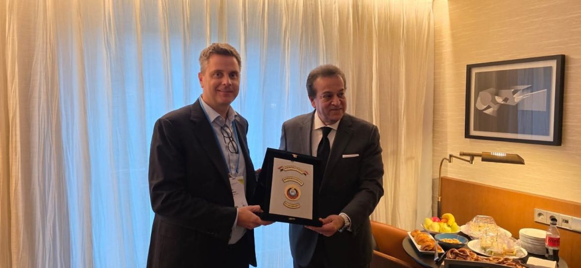 وزير الصحة يبحث التعاون في القطاع الصحي مع رئيس شركة «روش»