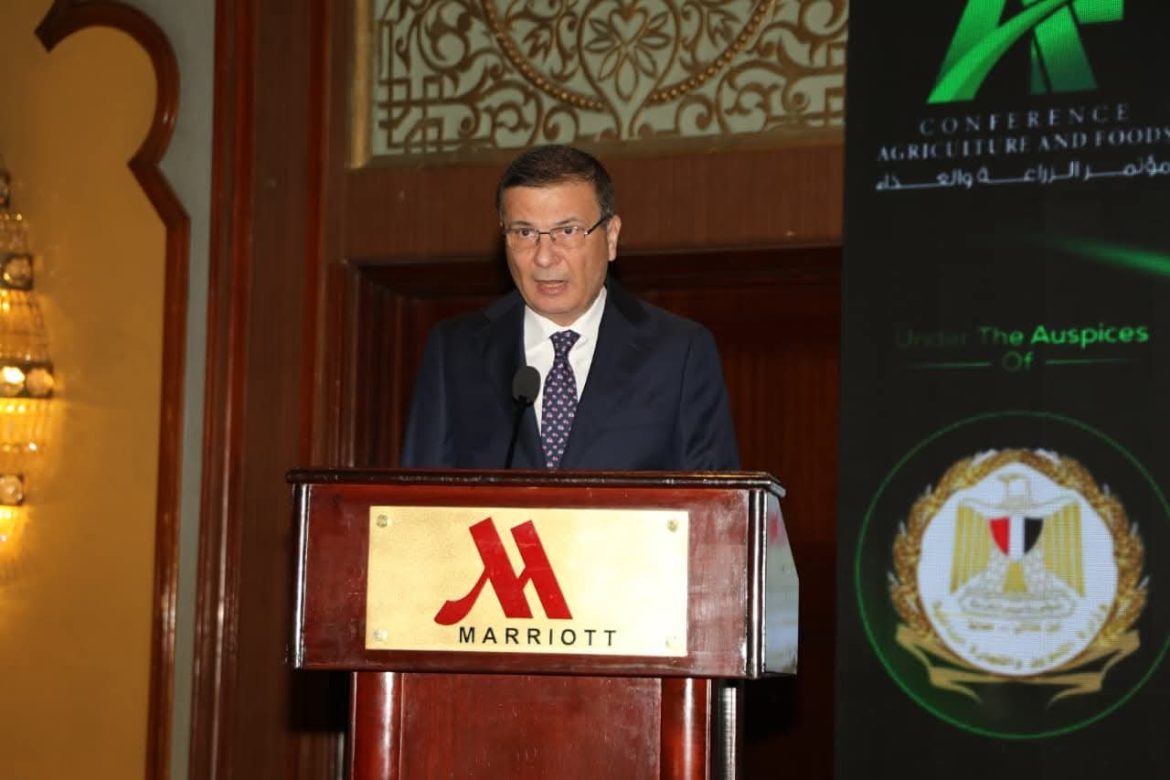 وزير الزراعة يؤكد على أهمية الشراكة مع القطاع الخاص لدفع عجلة الاستثمار الزراعي وزير الزراعة يؤكد على أهمية الشراكة مع القطاع الخاص لدفع عجلة الاستثمار الزراعي