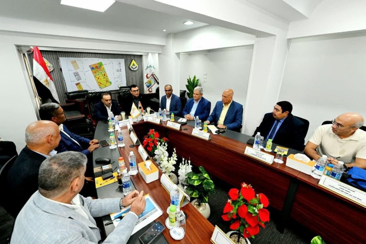 وزير الإسكان يؤكد دعم وزارة الإسكان لمحافظة أسيوط في كل ما يخص ملفات عمل الوزارة