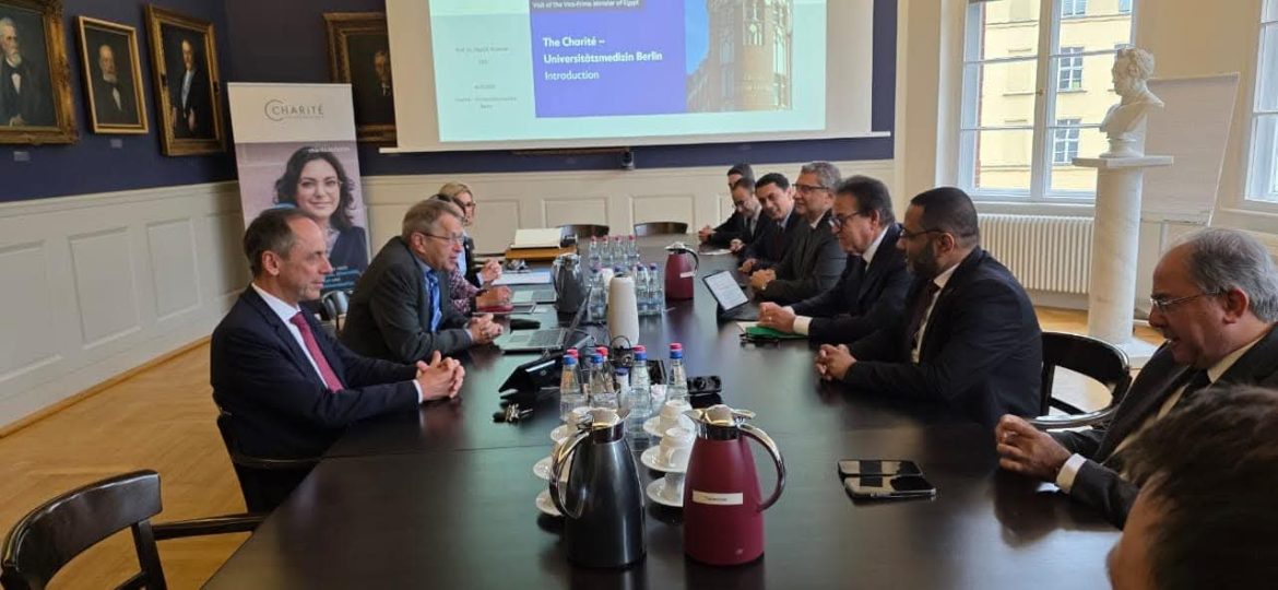وزير الصحة يبحث التعاون في مجالات التدريب الطبي التحول الرقمي الصحي مع جامعة «شاريتيه»