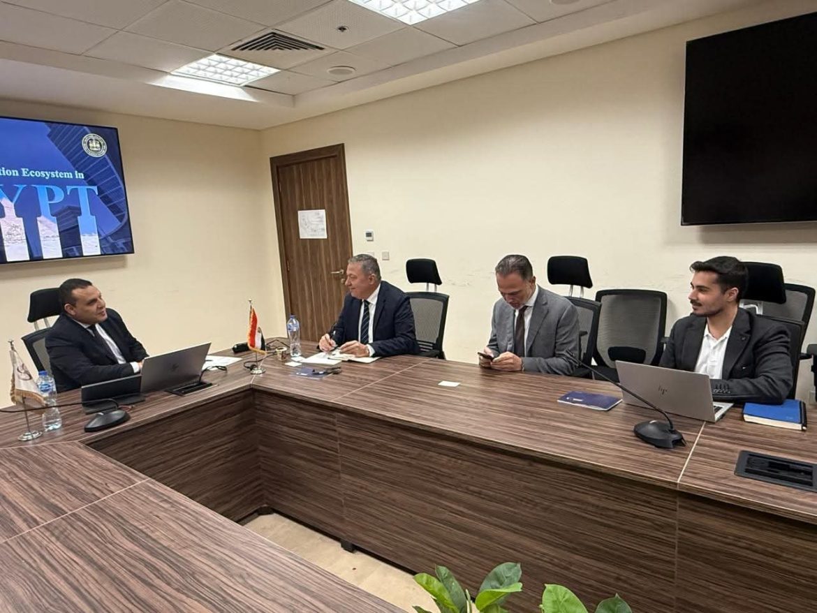 التمثيل التجاري المصري يبحث فرص التكامل الصناعي مع جمعية إسطنبول لمصدّري المنسوجات