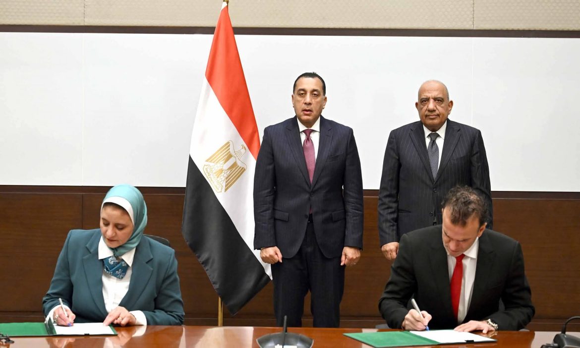 رئيس الوزراء يشهد توقيع اتفاقية بين الشركة المصرية لنقل الكهرباء وشركة K&K الإماراتية رئيس الوزراء يشهد توقيع اتفاقية بين الشركة المصرية لنقل الكهرباء وشركة K&K الإماراتية